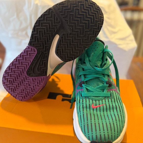 LeBron witness VI - Picture 2 of 4